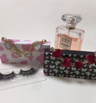 Paper box with chains