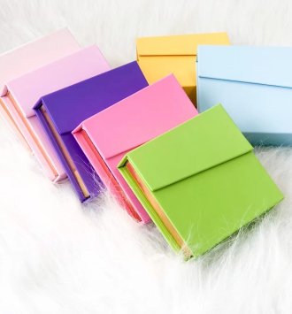 Clamshell-type lash box